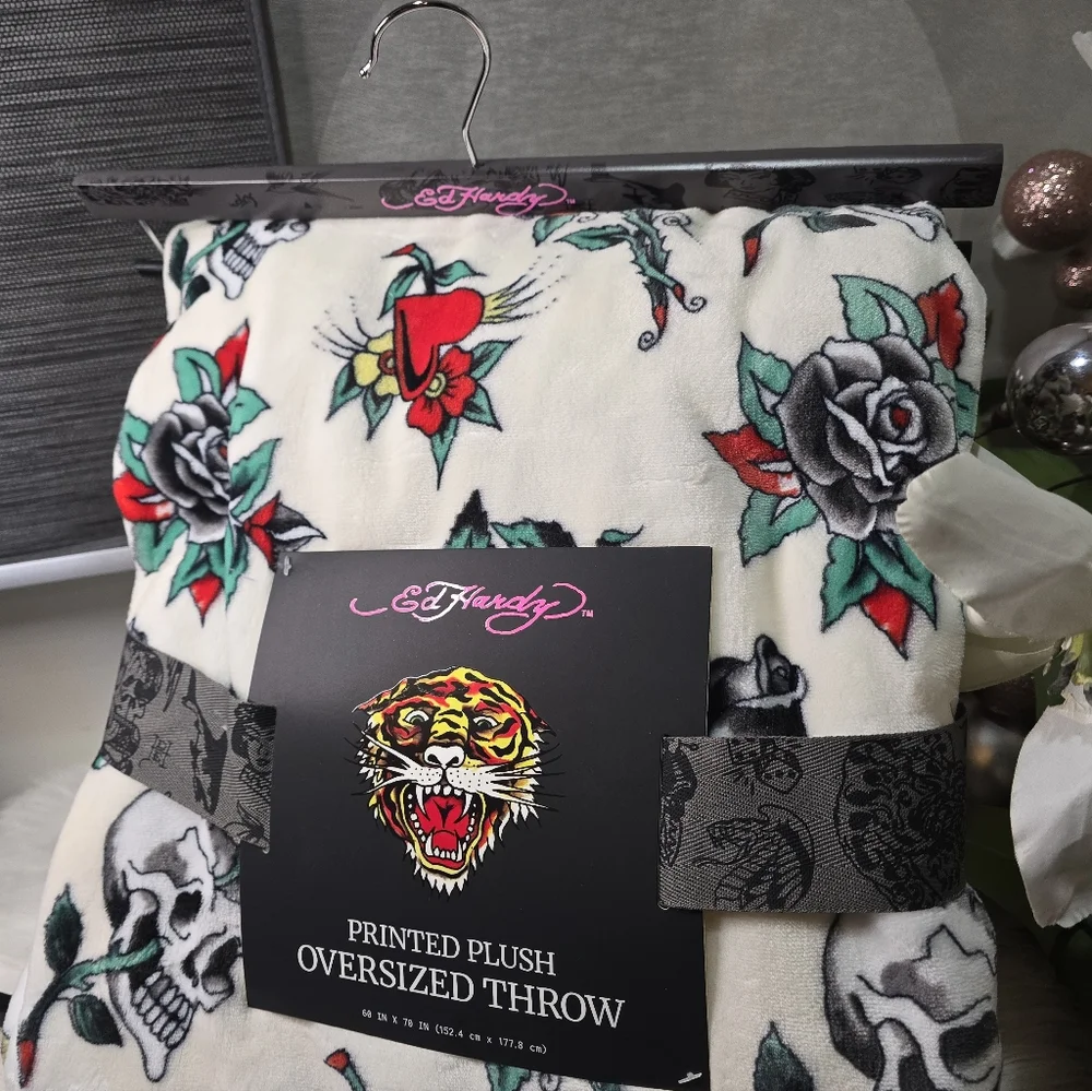 Ed Hardy Embossed plush oversized throw 60in x 70in new